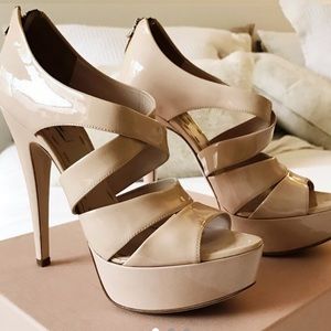 MIU MIU DESIGNER PATENT LEATHER SANDALS